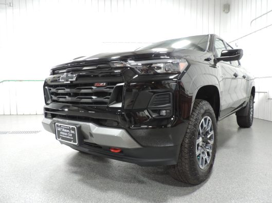 2023 Chev Colorado Z71 Black 006
