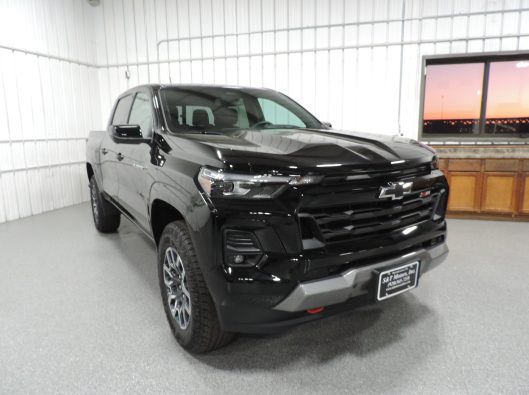 2023 Chev Colorado Z71 Black 008