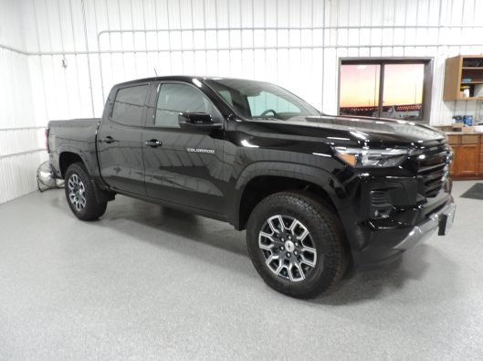 2023 Chev Colorado Z71 Black 009