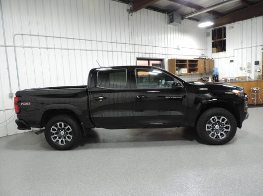 2023 Chev Colorado Z71 Black 011