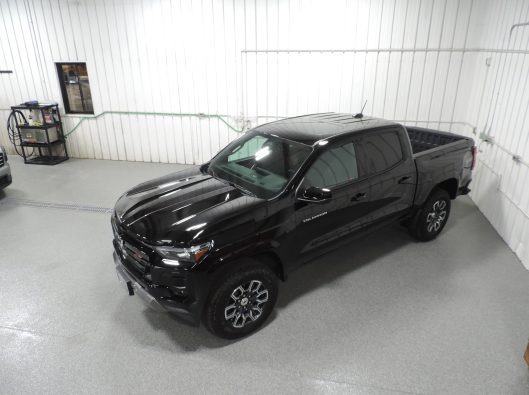 2023 Chev Colorado Z71 Black 012