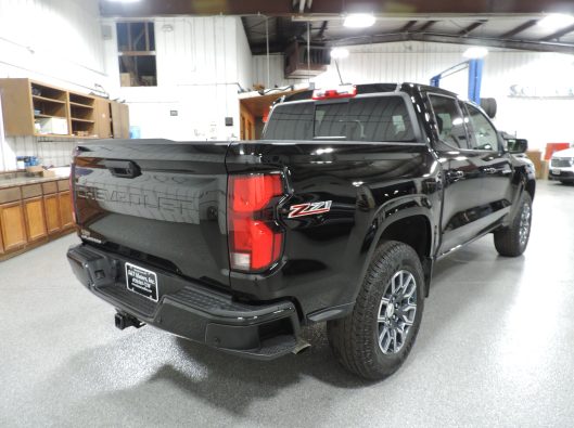2023 Chev Colorado Z71 Black 014
