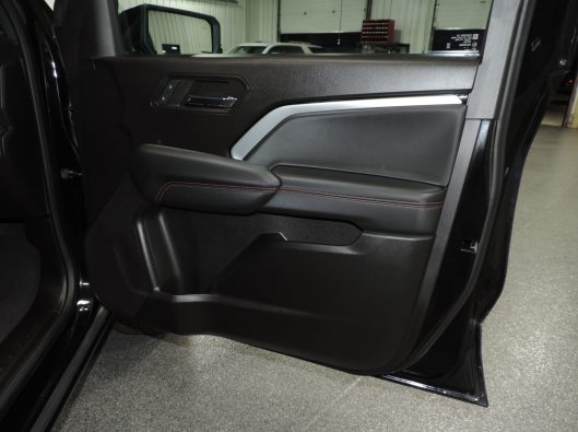 2023 Chev Colorado Z71 Black 018