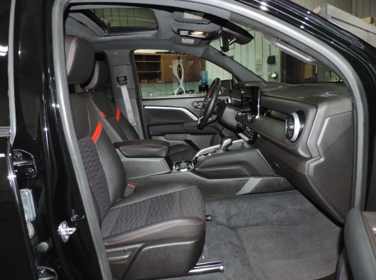 2023 Chev Colorado Z71 Black 019