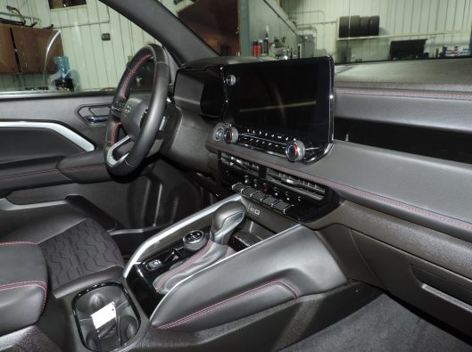 2023 Chev Colorado Z71 Black 020