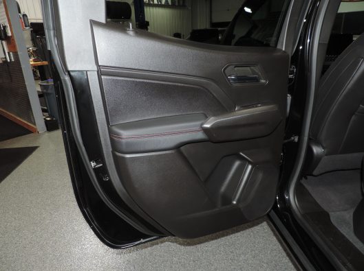 2023 Chev Colorado Z71 Black 023