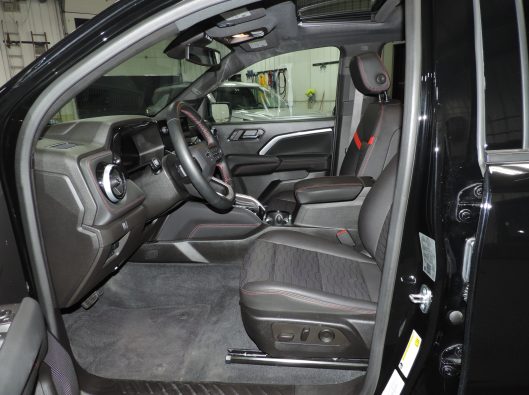 2023 Chev Colorado Z71 Black 027
