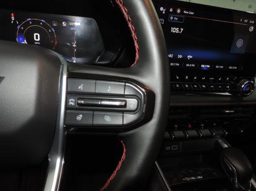 2023 Chev Colorado Z71 Black 040