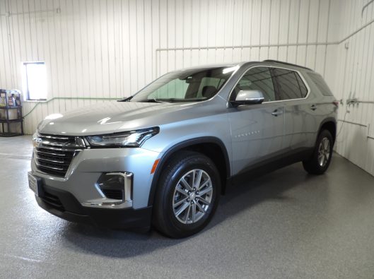 2023 Chev Traverse LT FWD 002
