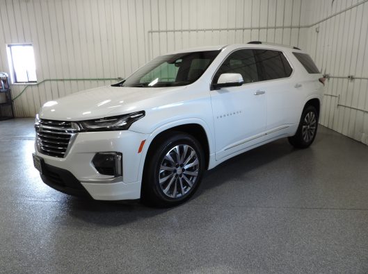 2023 Chev Traverse Premier White 002