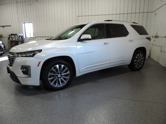 2023 Chev Traverse Premier White 003