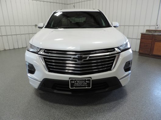 2023 Chev Traverse Premier White 004