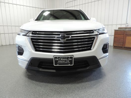 2023 Chev Traverse Premier White 005