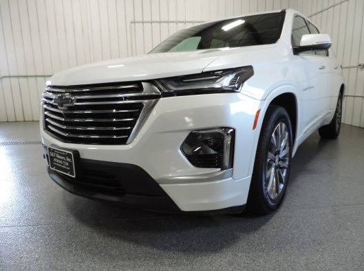 2023 Chev Traverse Premier White 006