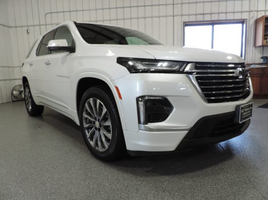 2023 Chev Traverse Premier White 007