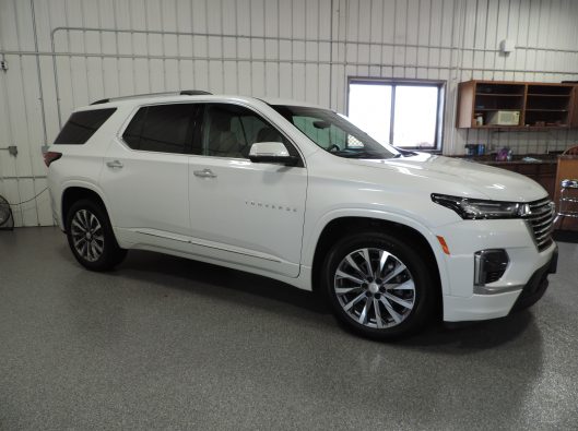 2023 Chev Traverse Premier White 009