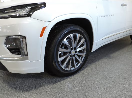 2023 Chev Traverse Premier White 013