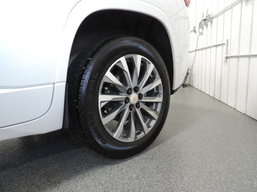 2023 Chev Traverse Premier White 014