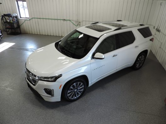 2023 Chev Traverse Premier White 015