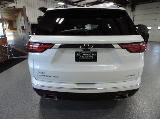 2023 Chev Traverse Premier White 016