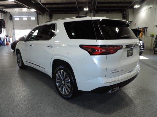 2023 Chev Traverse Premier White 017