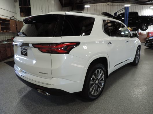 2023 Chev Traverse Premier White 018