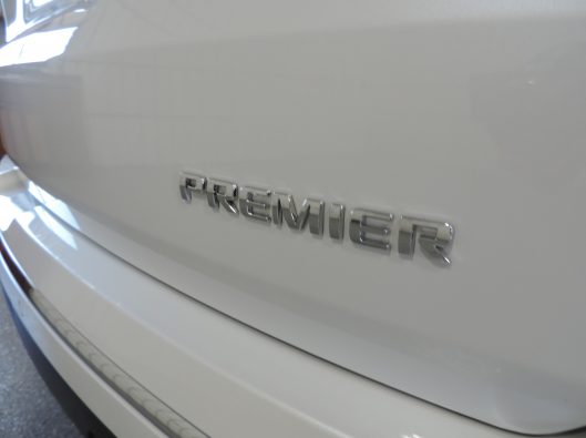 2023 Chev Traverse Premier White 019