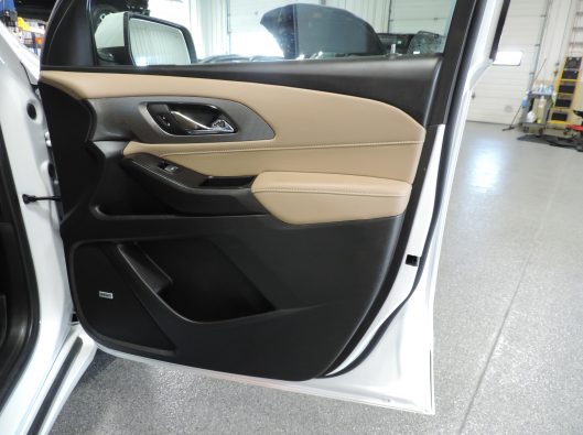 2023 Chev Traverse Premier White 021