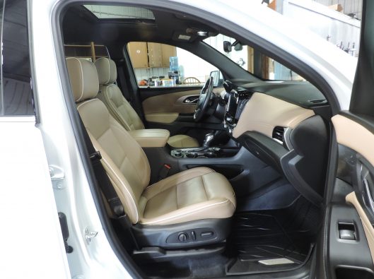 2023 Chev Traverse Premier White 022