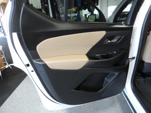 2023 Chev Traverse Premier White 032