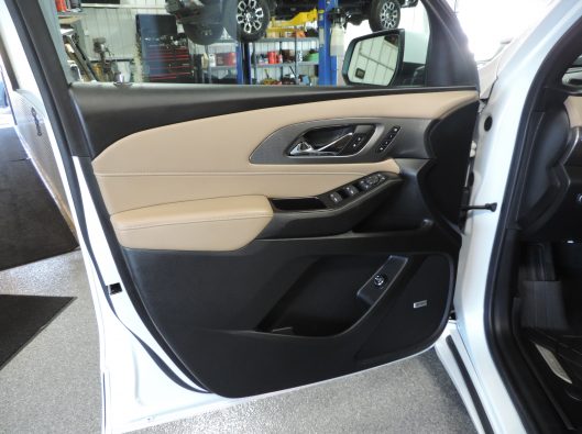 2023 Chev Traverse Premier White 034