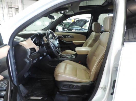 2023 Chev Traverse Premier White 037
