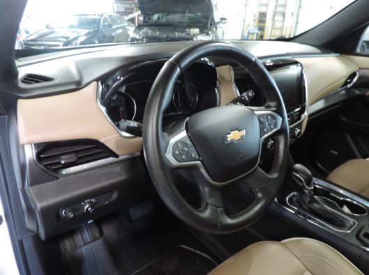 2023 Chev Traverse Premier White 038
