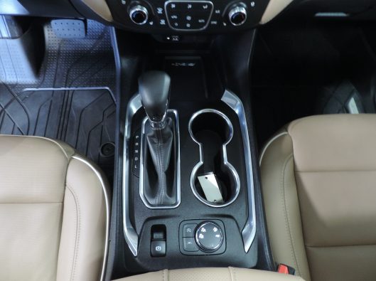 2023 Chev Traverse Premier White 039