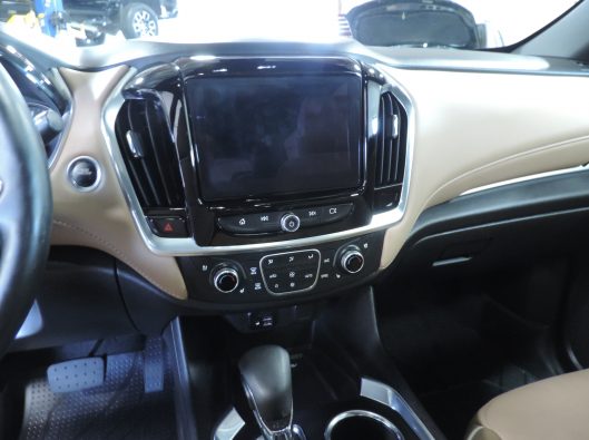 2023 Chev Traverse Premier White 040