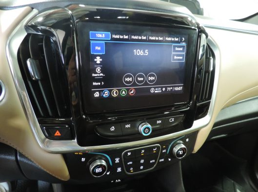 2023 Chev Traverse Premier White 044