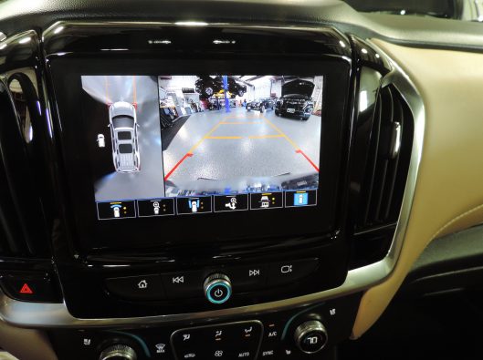 2023 Chev Traverse Premier White 045