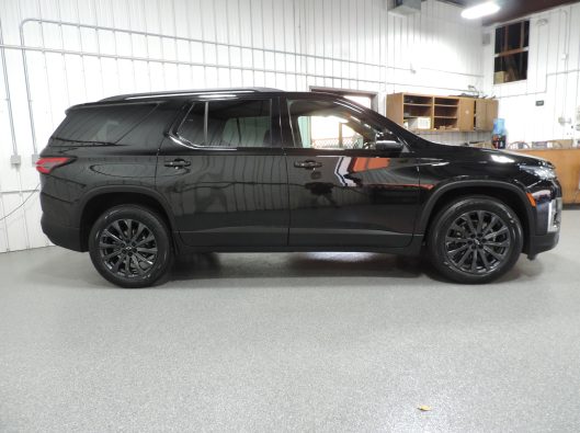2023 Chev Traverse RS Black 011