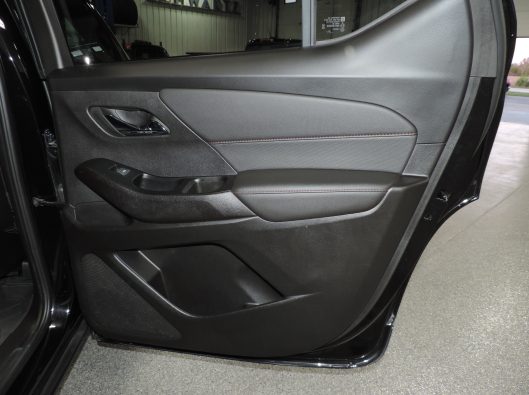 2023 Chev Traverse RS Black 024