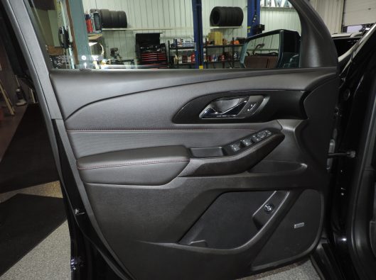 2023 Chev Traverse RS Black 032