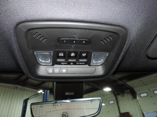 2023 Chev Traverse RS Black 046
