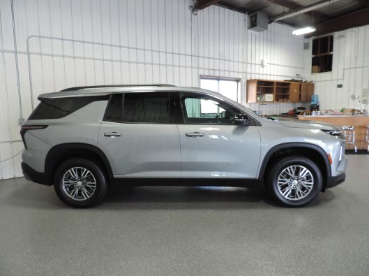 2025 Chev Traverse 2LT 123410 011