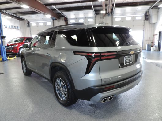 2025 Chev Traverse 2LT 123410 018