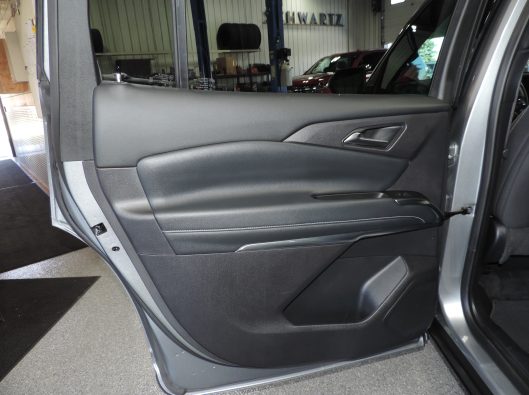 2025 Chev Traverse 2LT 123410 032