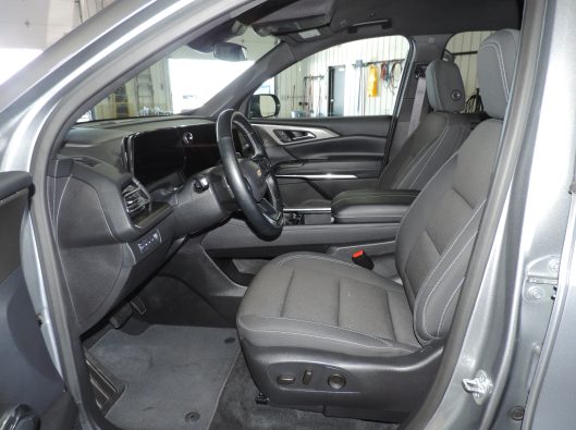 2025 Chev Traverse 2LT 123410 036