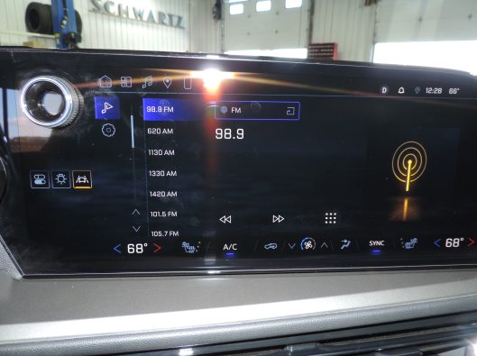 2025 Chev Traverse 2LT 123410 043