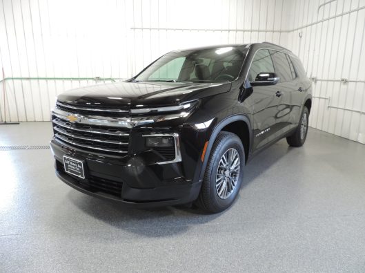 2025 Chev Traverse Black 001