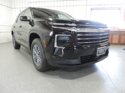 2025 Chev Traverse Black 008