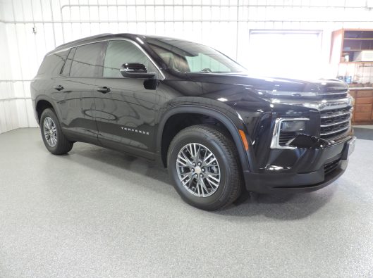 2025 Chev Traverse Black 010