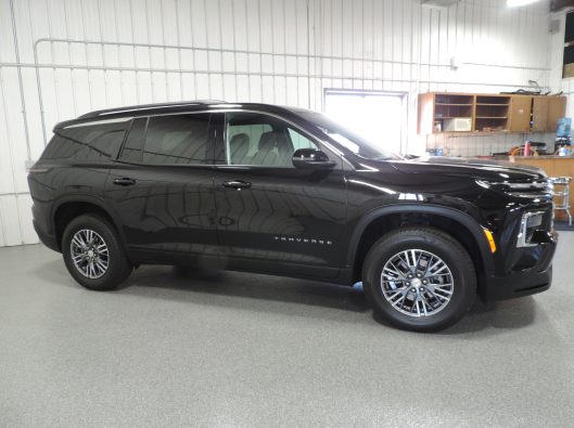 2025 Chev Traverse Black 011